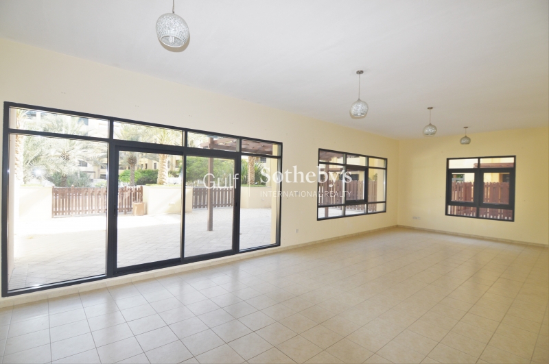 Superb 3 Bed Plus Study With Large Terrace