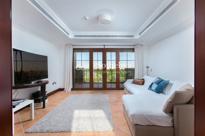 Excellent Location...three Bedroom Large Legacy Away From Cables, Quiet Location Er-S-3685