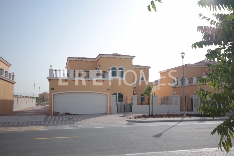 Full Lake View 5 Bed Villa In Jumeirah Park Er R 13872
