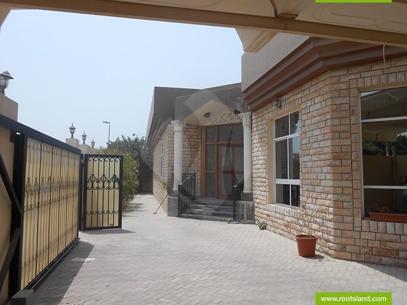 Minutes Away To Box Park. Excellent Single Storey Villa