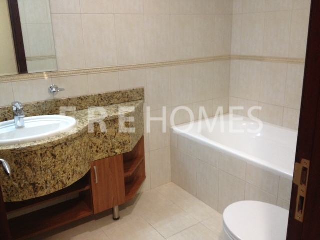 One Bedroom, 09 Unit Great Potential For Investment-Mid Floor Er S 7549