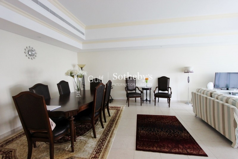 Elegantly Furnished Full Lake View Upgraded