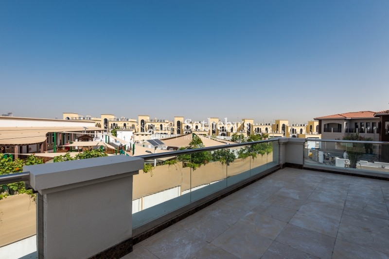 1 Bed In Lofts, Downtown Dubai, Great Location 5 Minute Walk From Dubai Mall, Currently Rented For Aed 90,000 Er S 2860