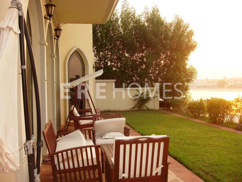 Immaculately Kept And Well Priced 4 Bedroom Mid Number Atrium Entry Garden Home, Atlantis Facing, Palm Jumeirah Er-S-3340 