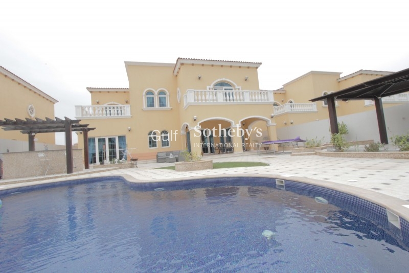 Heavily Upgraded Garden 5 Bed Park View