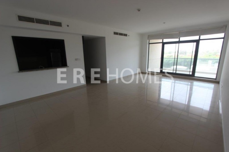 Large 2 Bedroom With Skyline View From All Rooms Er R 13426