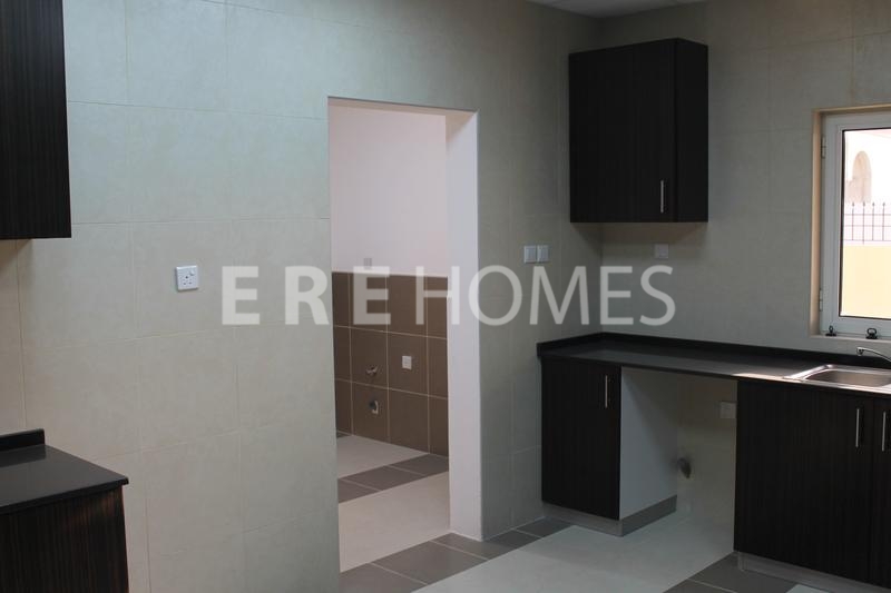 Fairmont South 2 Bedroom Apartment With Maids Room 9th Floor Sea View Freshly Painted Available Now Er R 12614