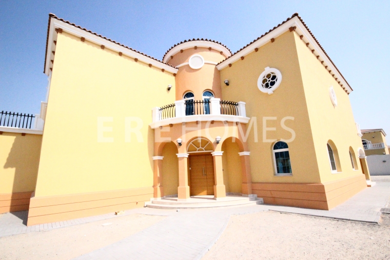 With Landscaping, Five Bedroom Villa In Jumeirah Park Er R 14640