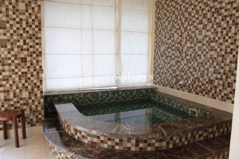 Luxury 2 Bed Furnished In Palazzo Versace