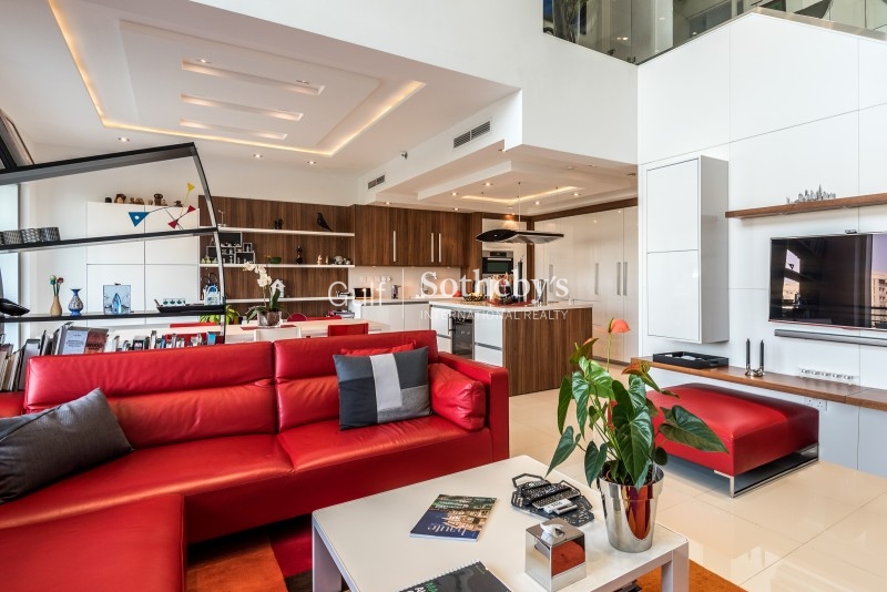  Fully Upgraded 2 Bedroom Plus Study Loft