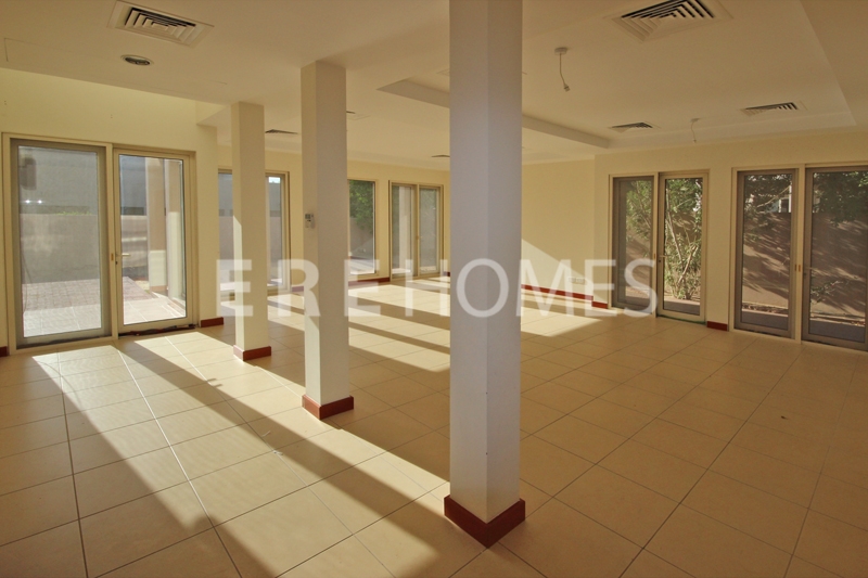 Brand New Apartment, 2 Bedrooms, Fully Furnished, Full Sea View, Direct Beach Access. Available Now. Er R 8454