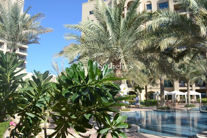 Beautiful 2 Bedroom Plus Maids-Sea View 