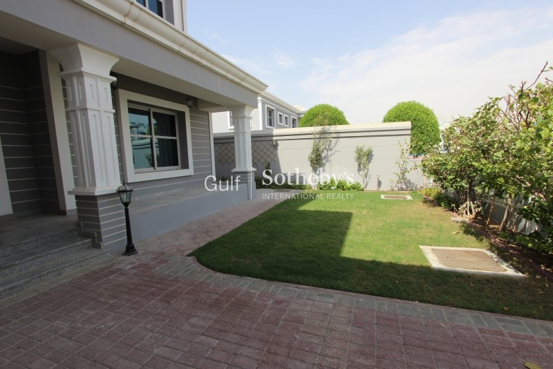 A Highly Impressive 4 Bedroom Villa With Full Marina Views In Dubai Marina-Bay Central At Aed 8,300,000
