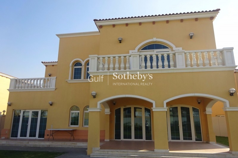 Beautiful Legacy 5 Bed Within District 2