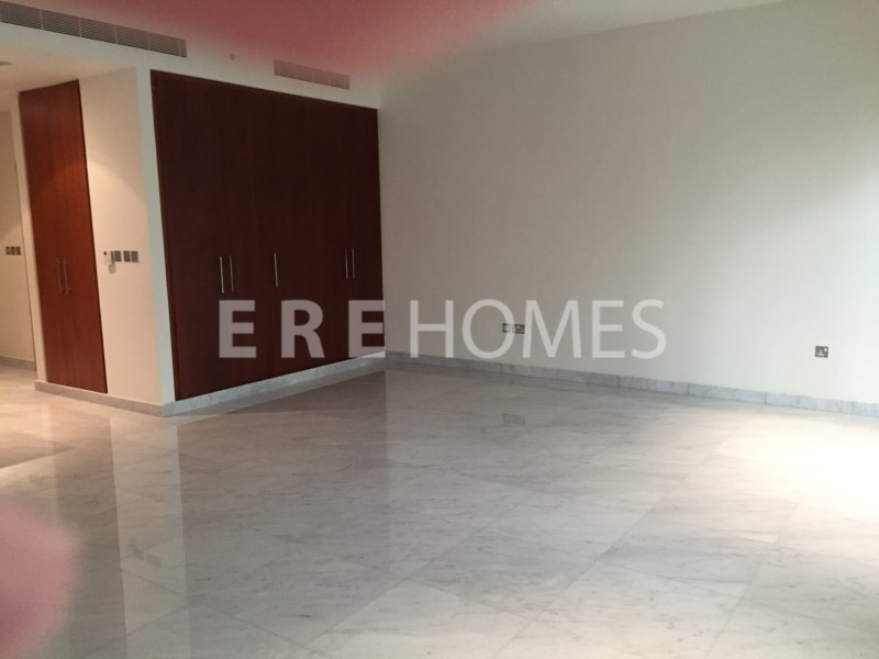 Fabulous 2 Bedroom Apartment Overlooking Gardens Er S 6825