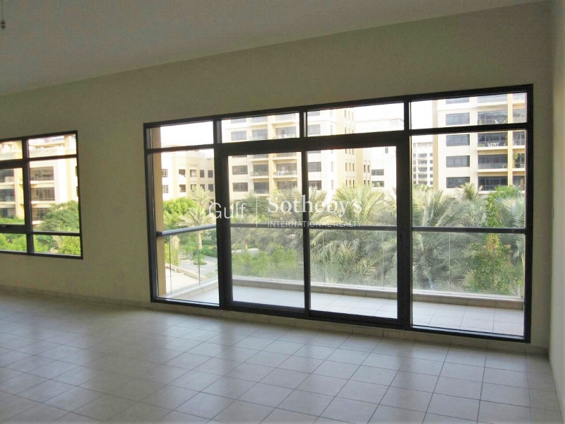 Stunning 3 Bedroom Plus Study, Pool View