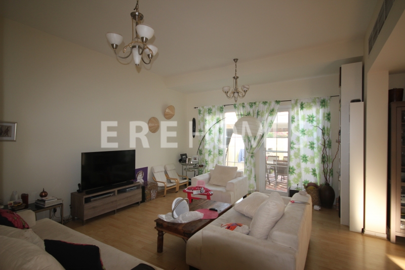 Vacant 5 Bed Villa Atrium Entry Garden Home
