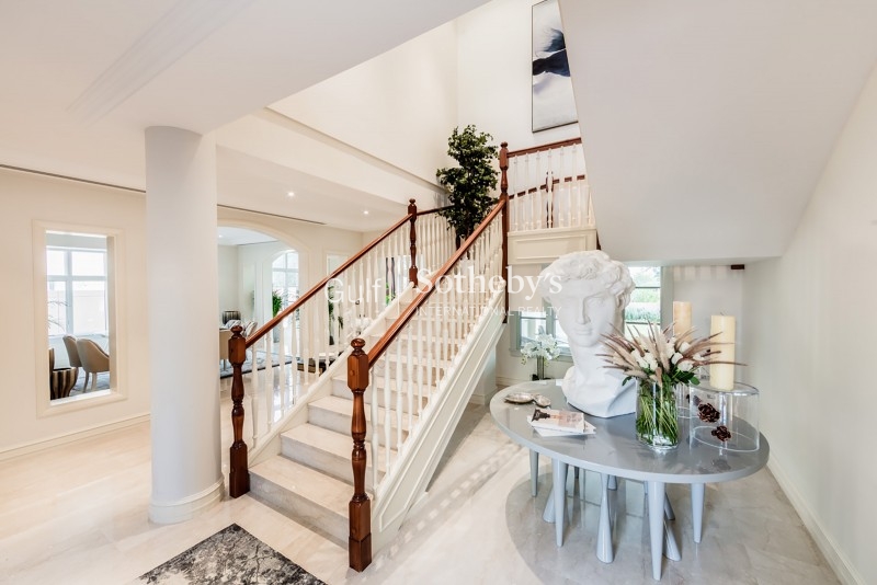 Large Plot Family Villa In A Quiet Location