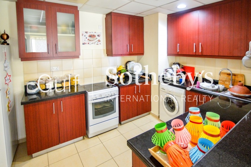 Lake view spacious two bedroom in Arno