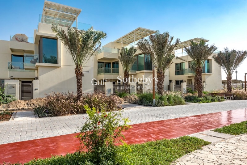 Upgraded And Extended Legacy 4 Bed With Landscaping Vacant Mid Oct 