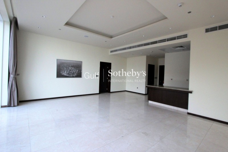 High Floor Sea View 1 Bed Available Now