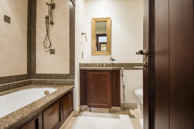 Zaafaran Penthouse, Burj Khalifa View