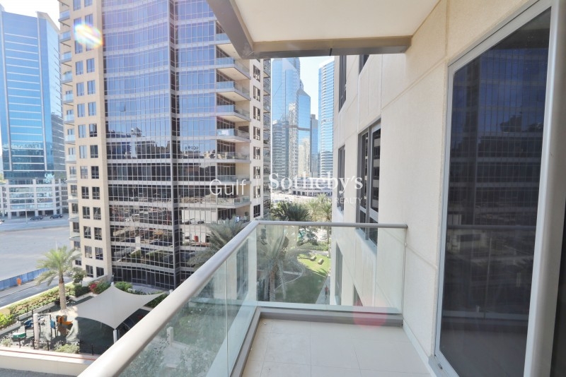 Huge 2 Bed, Quality Finishing, 4 Cheques Er R 10902 