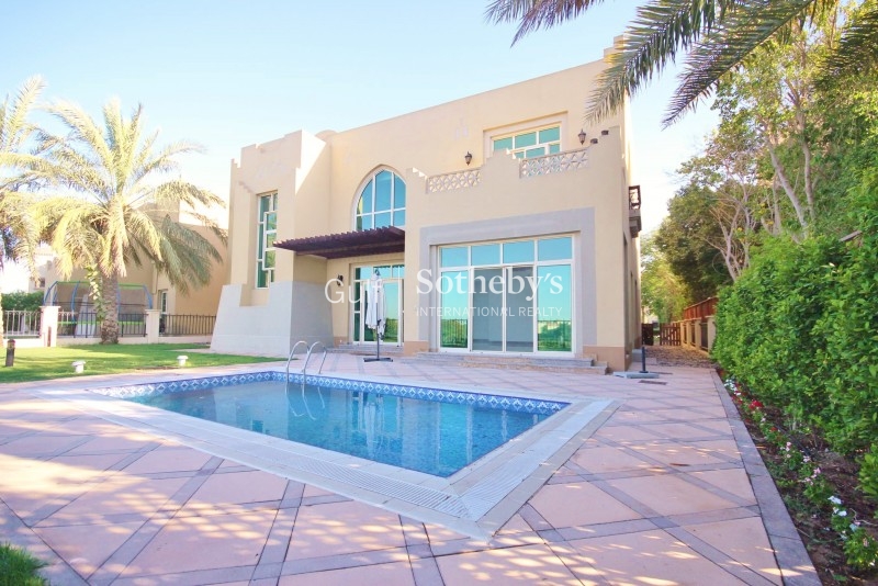 Immaculate Upgraded Elevated Gh Lakeview