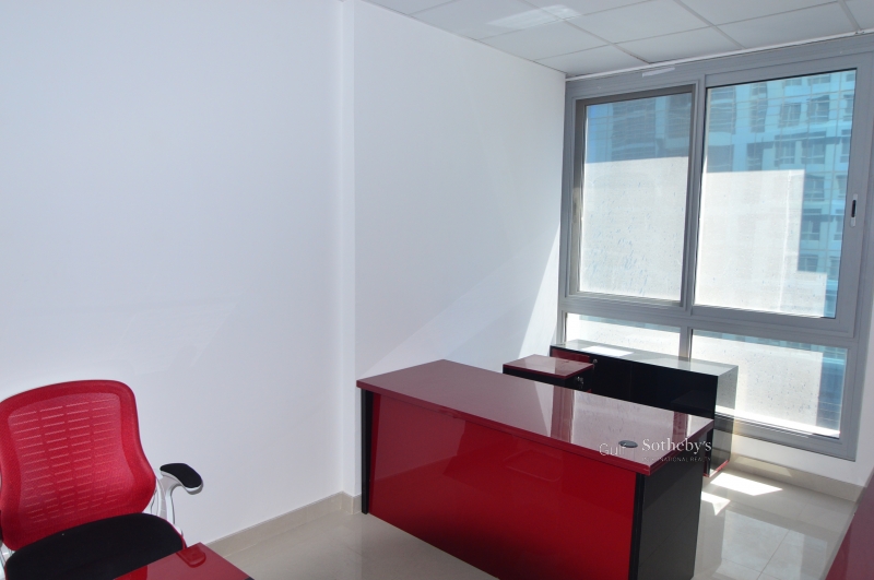 Fully Upgraded And Immaculate 1 Bed 