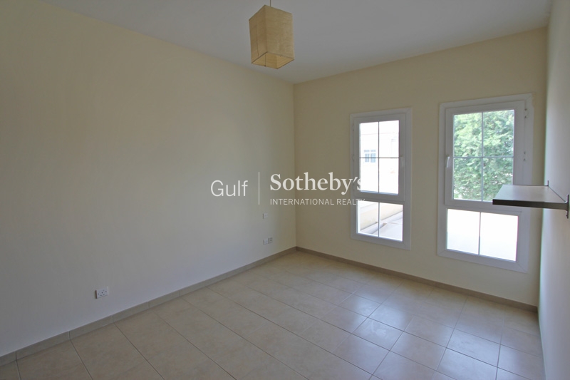 Ere Homes Presents This Unique 5 Bedroom Hattan Villa. Lake View With Private Pool. Er R 12118
