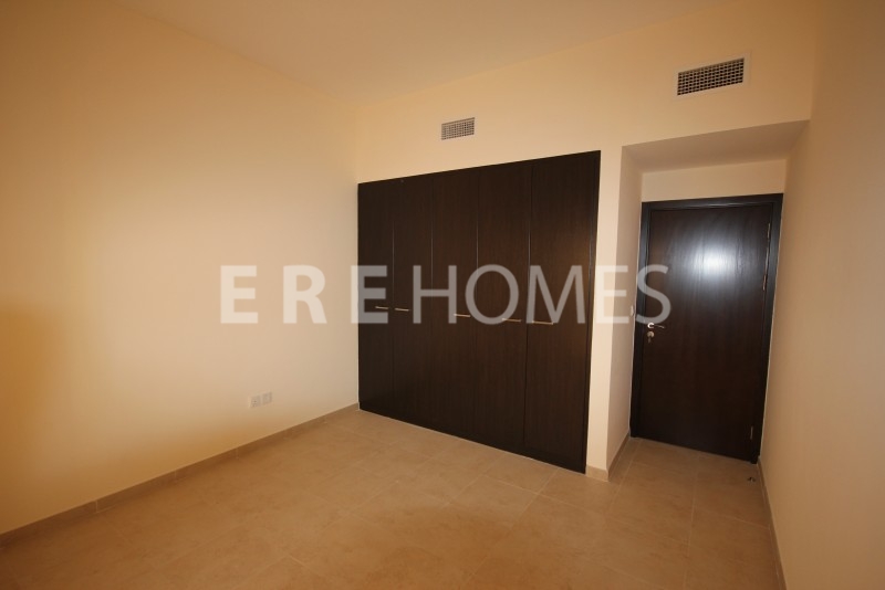 Beautiful Two Bedroom Apartment, Old Town, Al Tajer Er R 8948