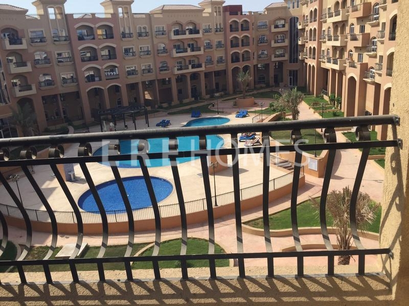 Diamond Views 3, Gorgeous Pool View,1 Bedroom 700 Sq Ft, 65k X 2 Cheques. Er R 13284