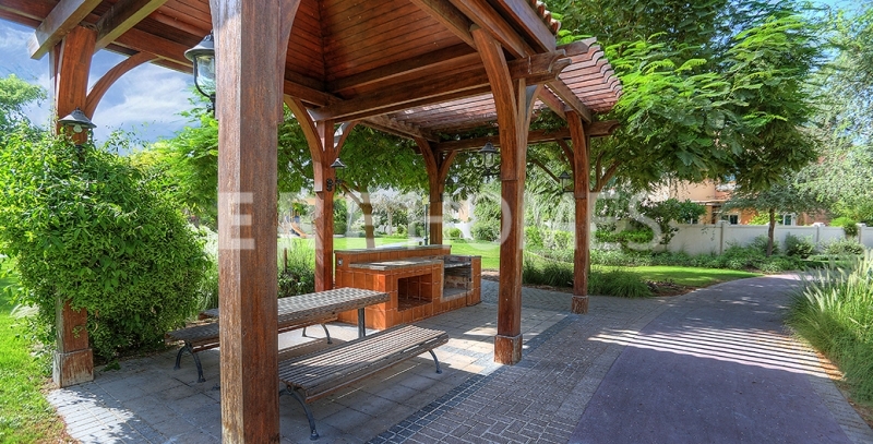 Unfurnished Upgraded 3 Bedroom Plus Maid On The Shoreline Palm Jumeirah Available Now Er R 12508