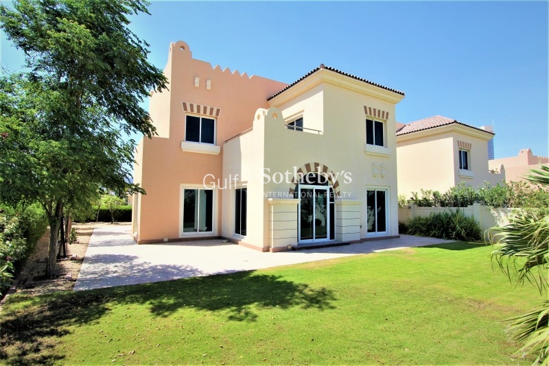 Immaculate C2 Golf View Opposite Pool