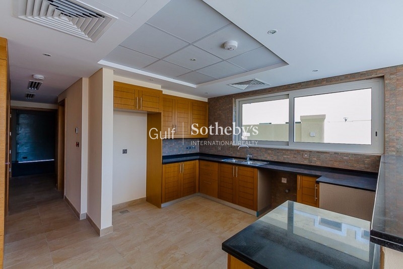 Dorra Bay-3br Duplex With Full Sea View