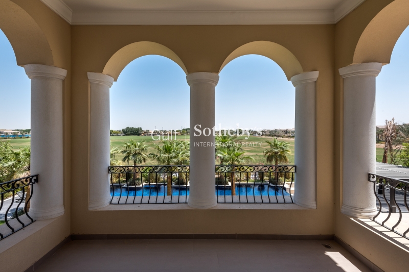 Rare! Fountain View And Wooden Floor, Fully Upgraded 2 Bedroom In The Residences Er S 6189