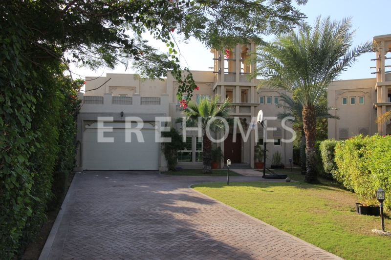 Superb 4 Br Entertainment Foyer, Jumeirah Islands, Dubai Er R 15474