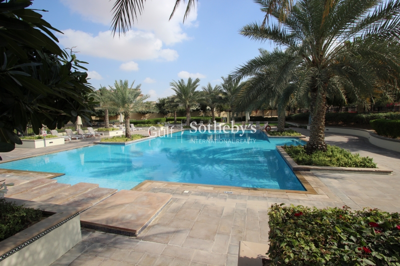Only 2 Bedroom Plus Study On The Market With Sunroom In Tower 2 Full Golf View Er S 7372