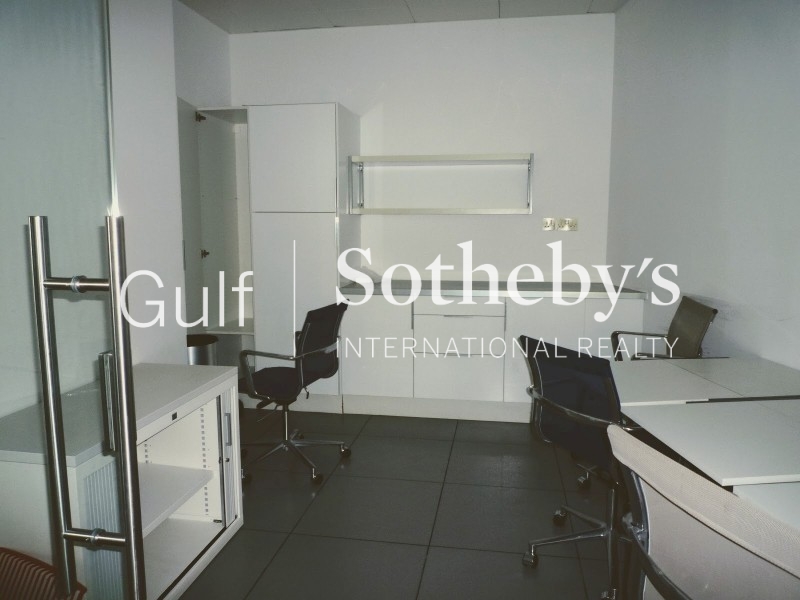 Two Bed, Spacious, Large Balcony, Great Location, Royal Oceanic, Dubai Marina Er R 9153
