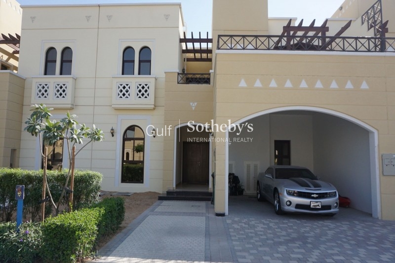 Large 2 Bed Apartment, Great Views, 3 Cheques Er R 10537
