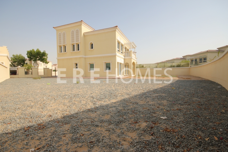 Mediterranean Villa On A Large Plot In District 9 Er S 7697