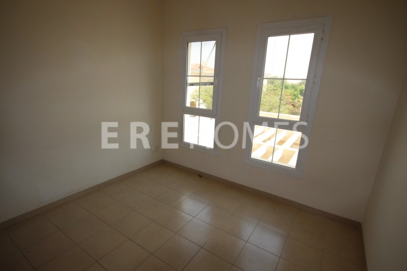 Exclusive Two Bedroom With Ocean View. Beach Access And Large Balcony Er R 8349