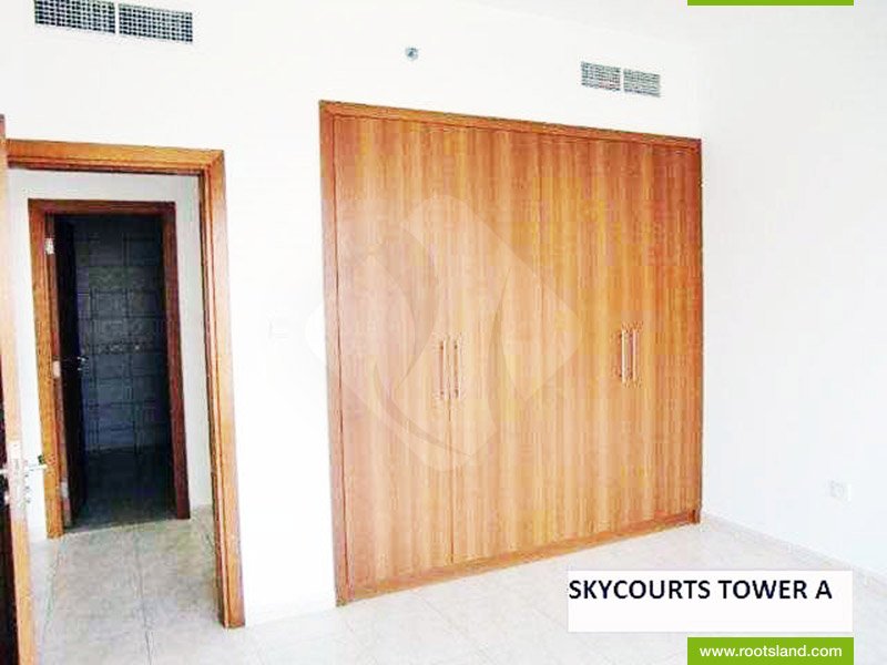 Bright and spacious apartment in Sky Court Tower A