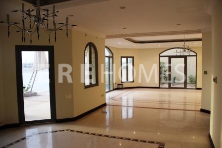 Four Bedroom High Even Number Atrium Entry With Atlantis View Er R 9598