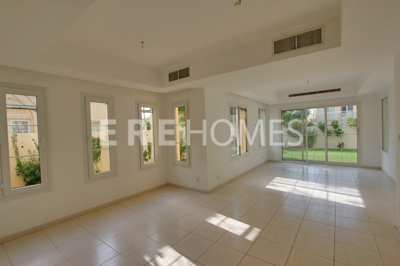 Vacant Now Springs 3 Villa 3 Bed Plus Study Plus Maids Brilliant Condition Er R 5708