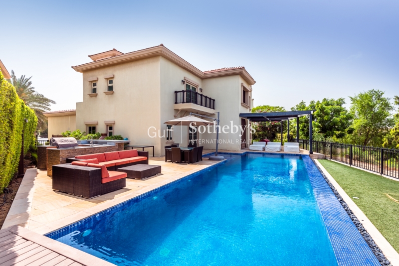 Upgraded Villa With Stunning Skyline View