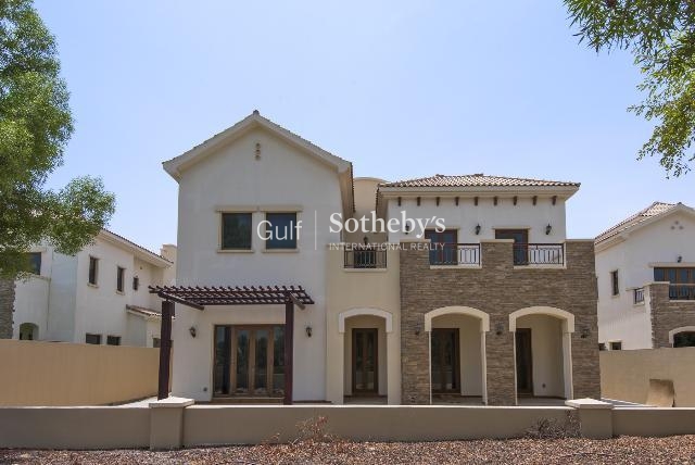 Landscaped French Rivera Style Garden Hall For Sale Er S 5652