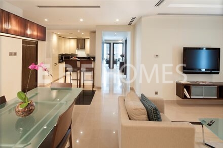 Vacant Two Bedroom Townhouse Overlooking A Park. Er S 4070 