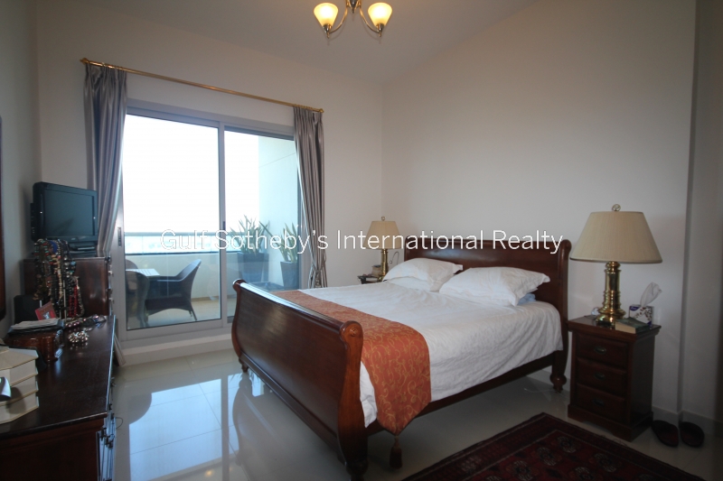 Upgraded 5 Bedroom Villa With Pool