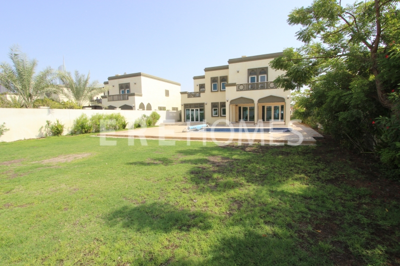 Corner Plot, Opposite Park, Huge 5 Bedroom Villa With Pool Er R 14467